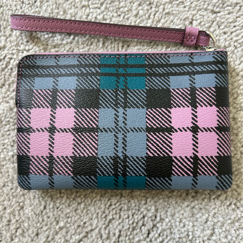 Coach wristlet - never used - Picture 2 of 3